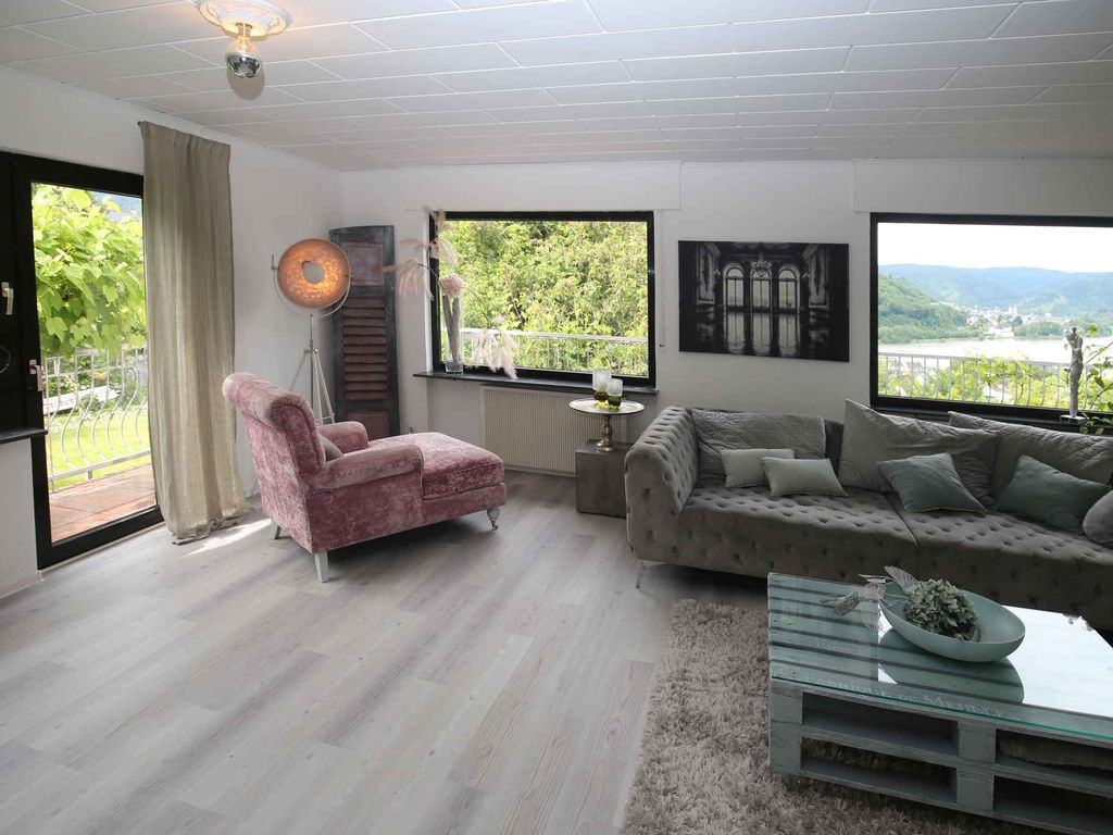 Ferienwohnung in einmaliger Aussichtslage hoch oben im Mittelrheintal am Waldrand mit Bachlauf