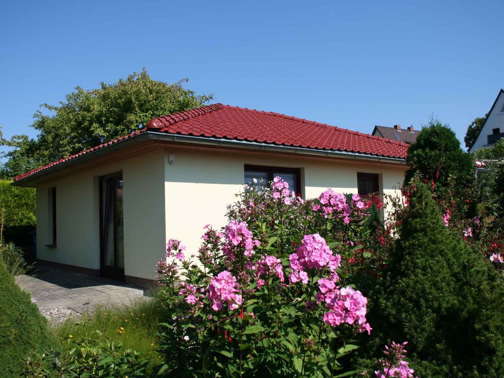 Ferienhaus mit Terrasse und Garten