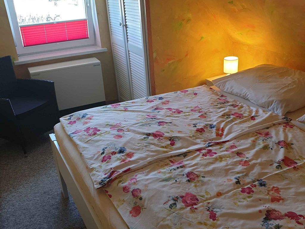 Ferienwohnung unter Schilfdach, nur 100 m vom Ostseestrand entfernt