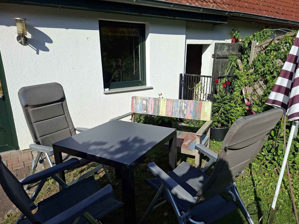 Ferienhaus mit Garten und Terrasse, 800 m zum Strand