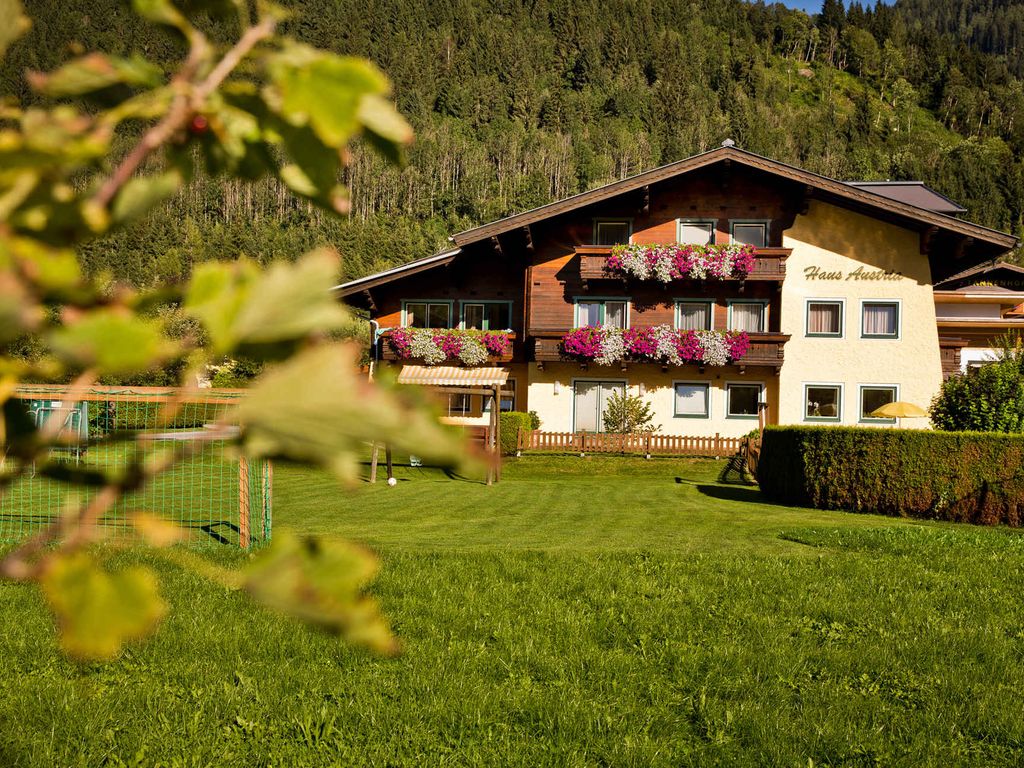 Ferienwohnung mit Blick auf die Berge und den Fluss