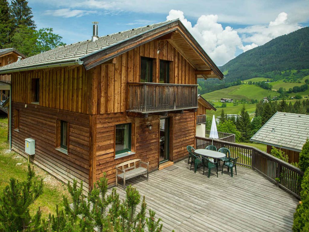 Chalet mit Hallenbad und Sauna