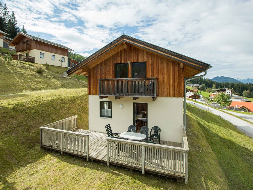 Chalet mit Hallenbad und Sauna