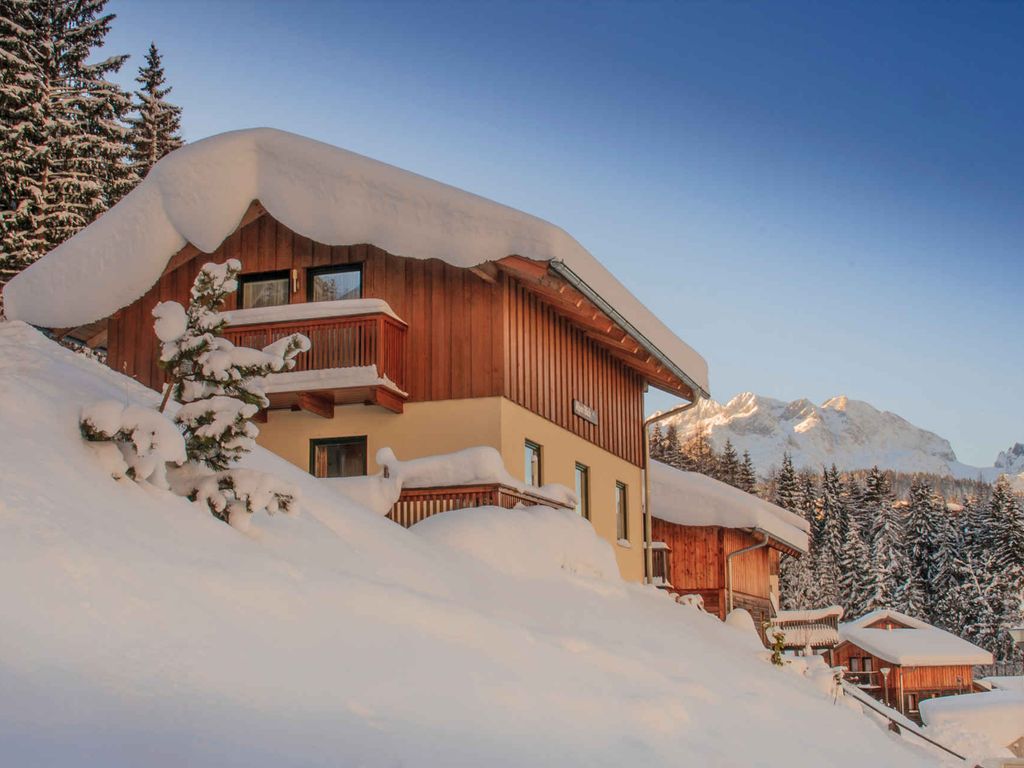 Chalet mit Hallenbad und Sauna