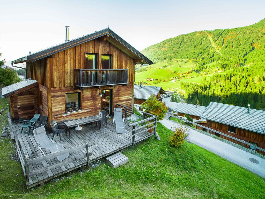 Chalet mit Hallenbad und Sauna