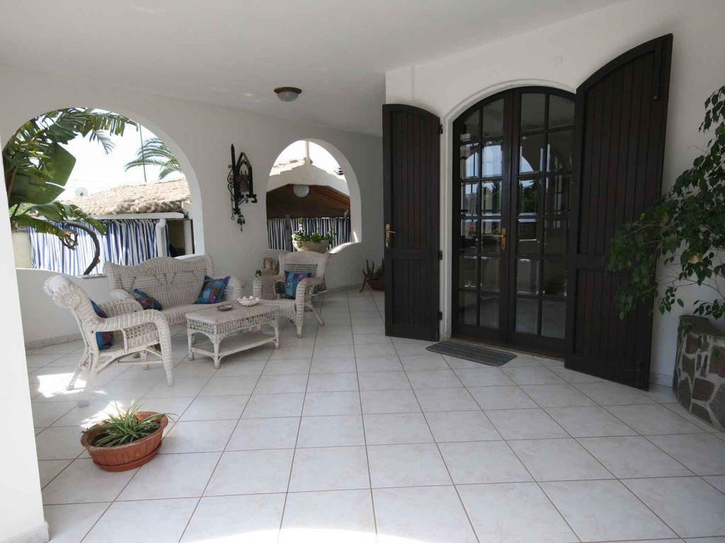 Villa mit Klimaanlage und Pool