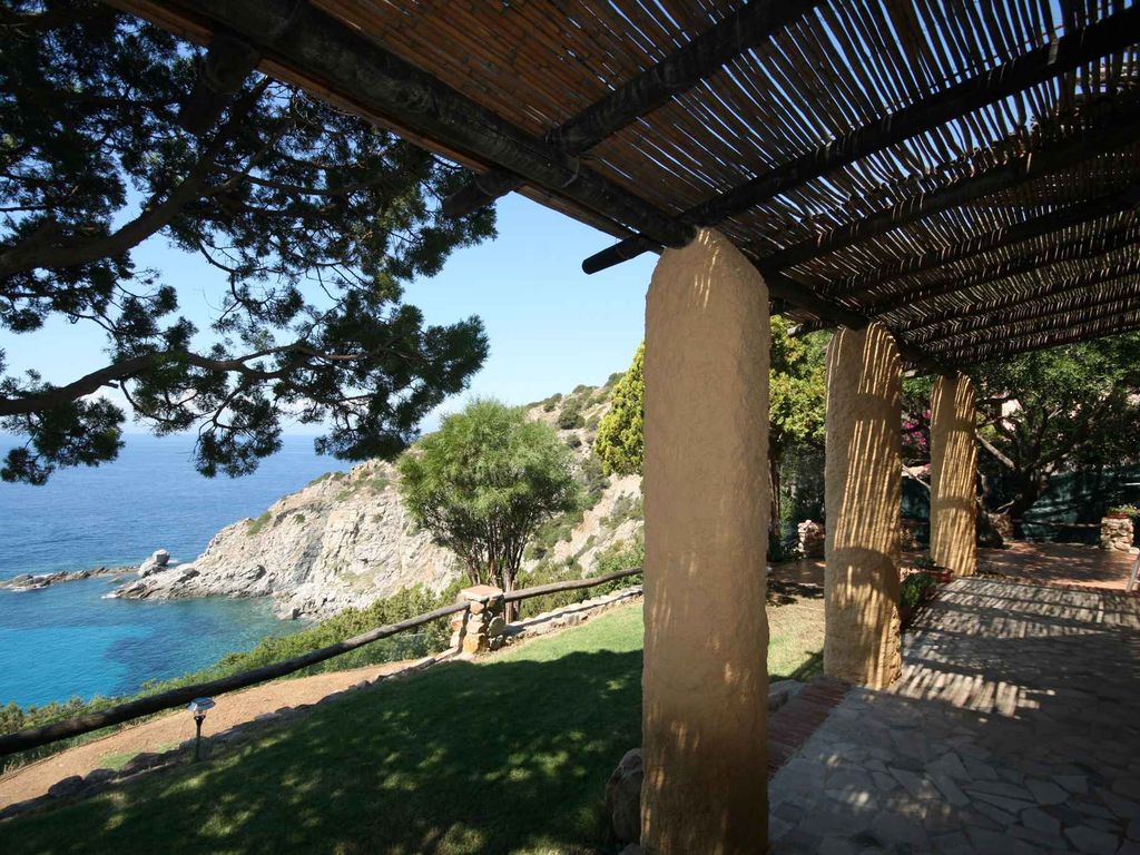 Villa mit Terrasse und Meerblick