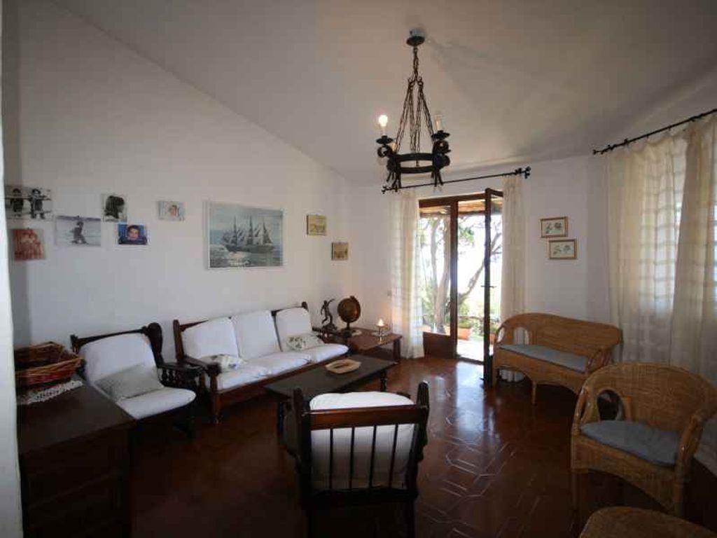 Villa mit Terrasse und Meerblick