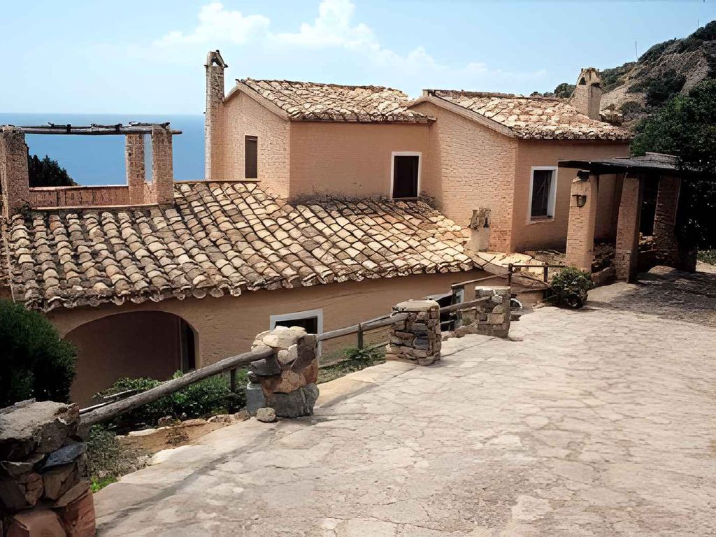 Villa mit Terrasse und Meerblick