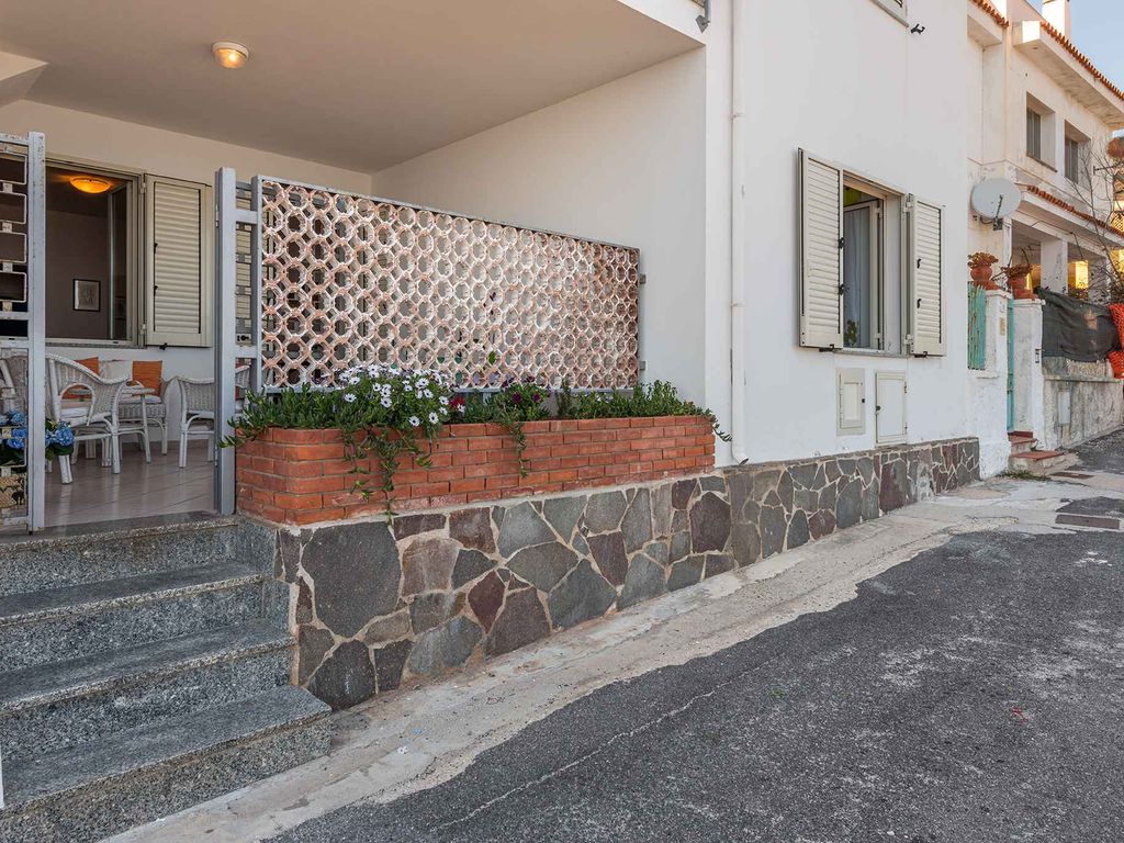 Ferienhaus mit Terrasse direkt am Meer