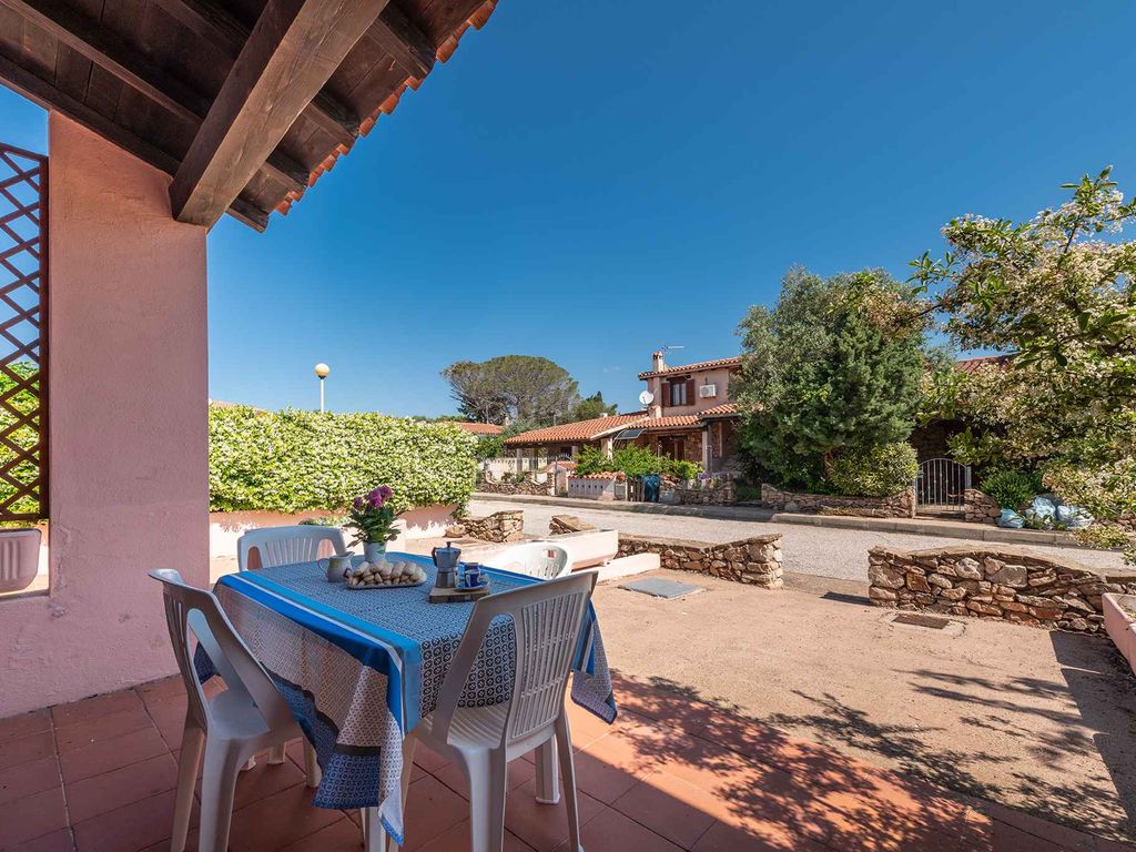 Ferienwohnung mit Terrasse und Gartenmöbeln