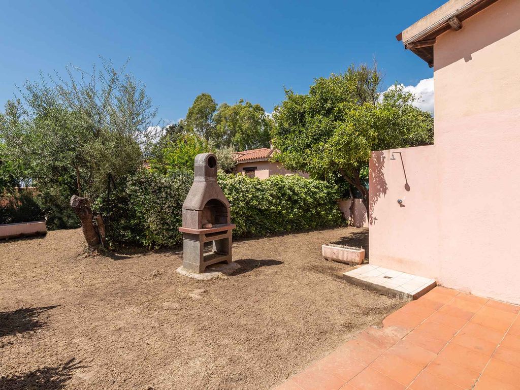 Ferienwohnung mit Terrasse und Gartenmöbeln