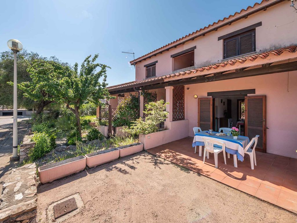 Ferienwohnung mit Terrasse und Gartenmöbeln