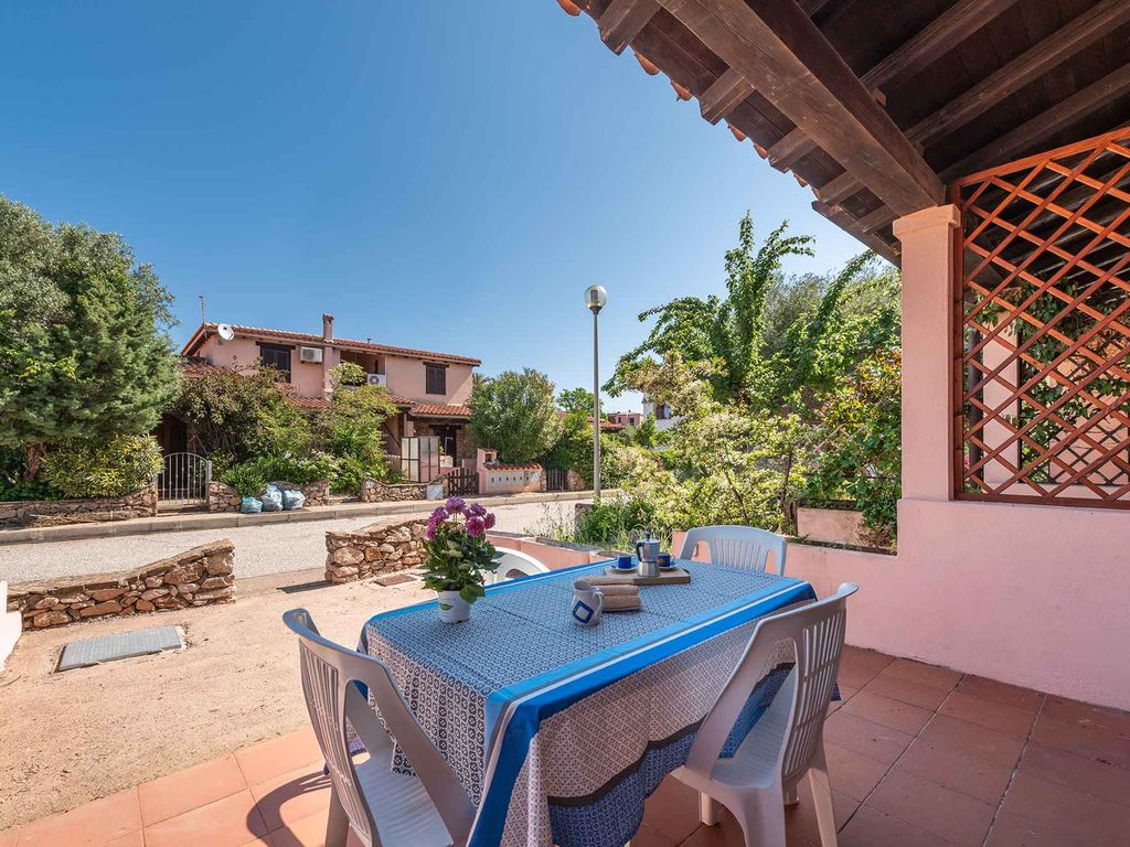 Ferienwohnung mit Terrasse und Gartenmöbeln
