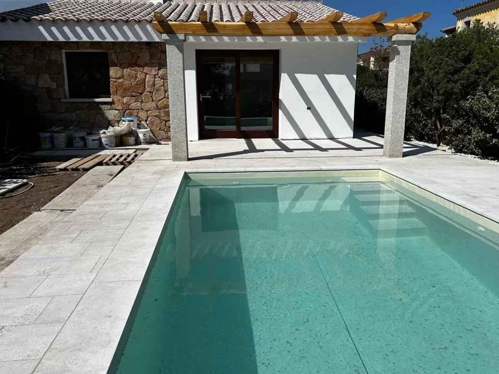 Villa mit Aussenpool und Klimaanlage
