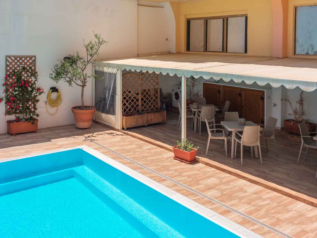 Studio mit Klimaanlage und Pool