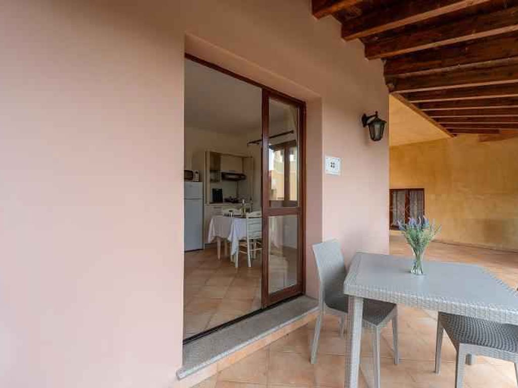 Studio mit Terrasse und Außenpool