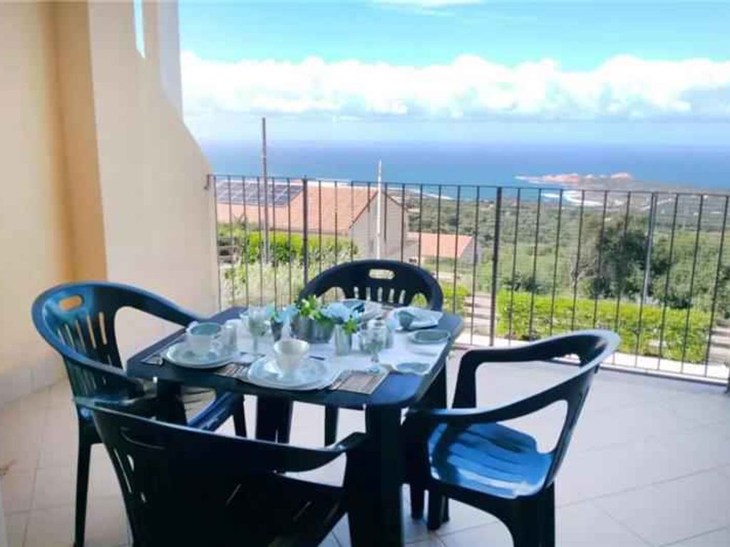 Ferienwohnung mit Aussenpool und einer herrlichen Terrasse mit Meerblick