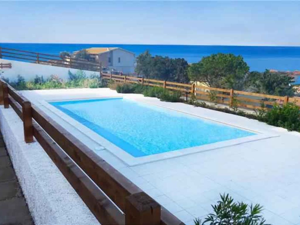 Ferienwohnung mit Aussenpool und einer herrlichen Terrasse mit Meerblick