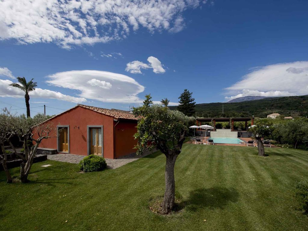 Ferienwohnung mit Garten und Außenpool