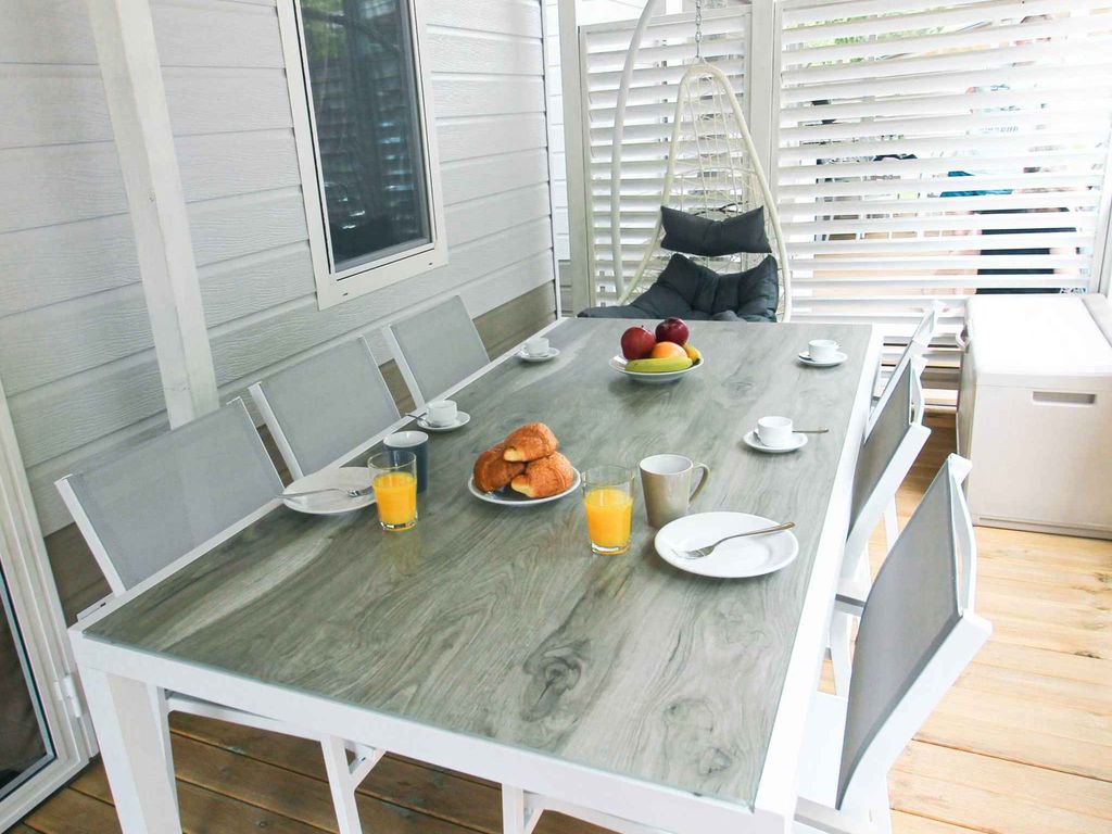 Mobilehome mit Klimaanlage, Terrasse und Pool