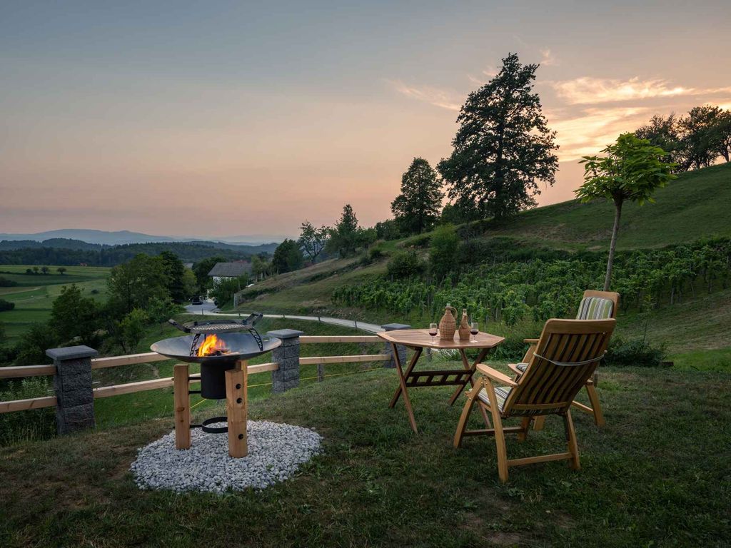 Ferienhaus auf dem Weinberghügel in der Nähe von Trebnje