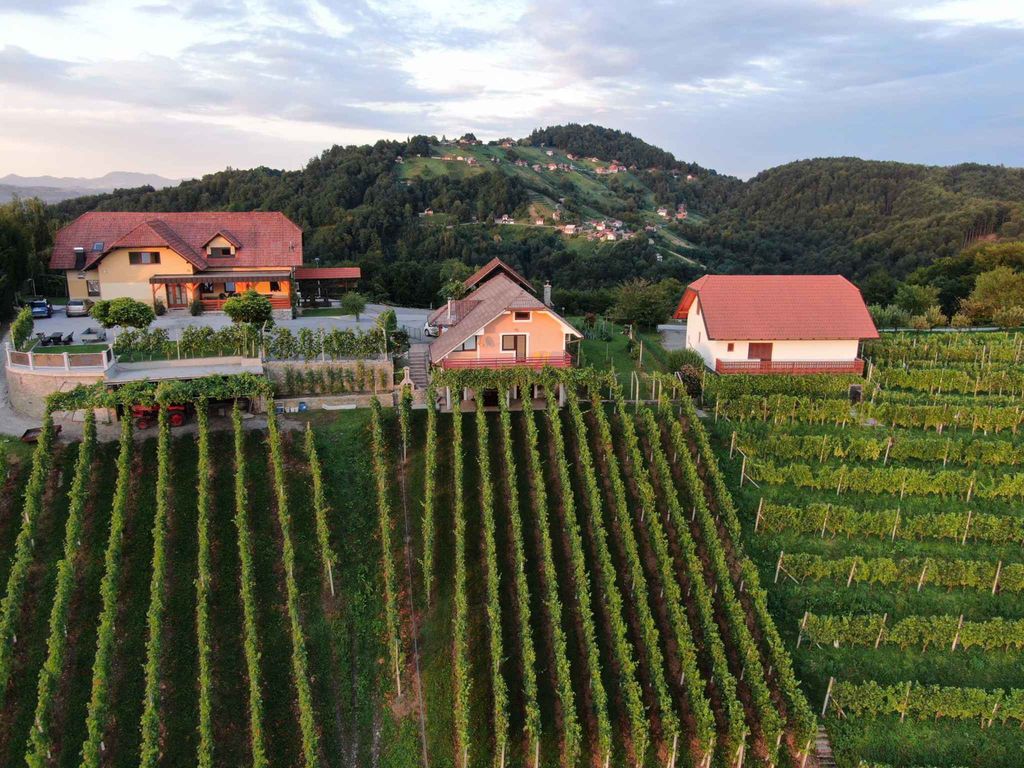 Ferienhaus mit Terasse und Klimaanlage