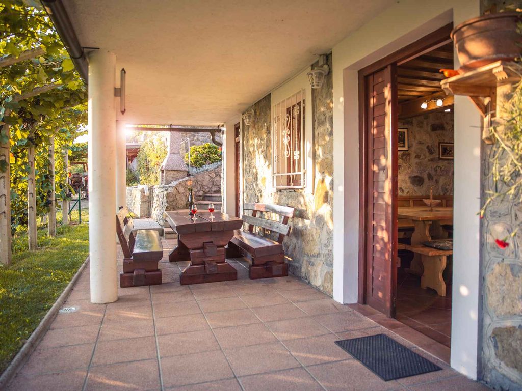 Ferienhaus mit Terasse und Klimaanlage