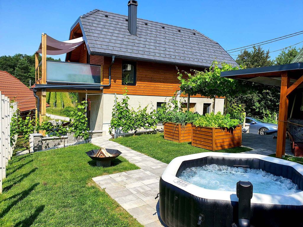 Ferienhaus mit Klimaanlage und Whirlpool
