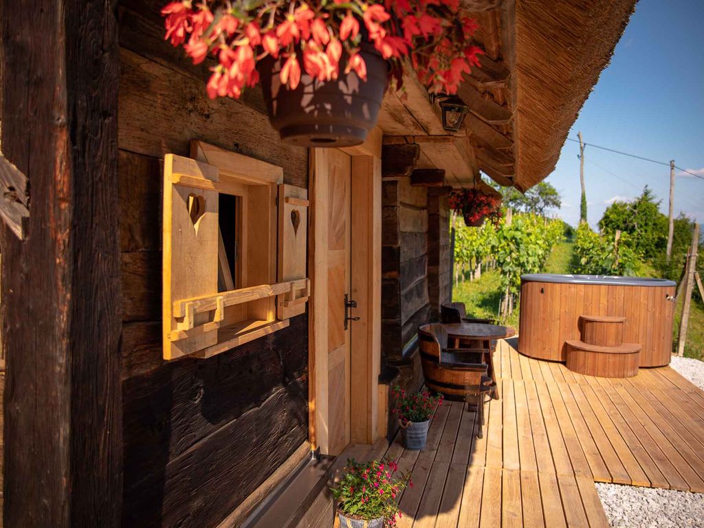Hütte mit Whirpool und Sauna