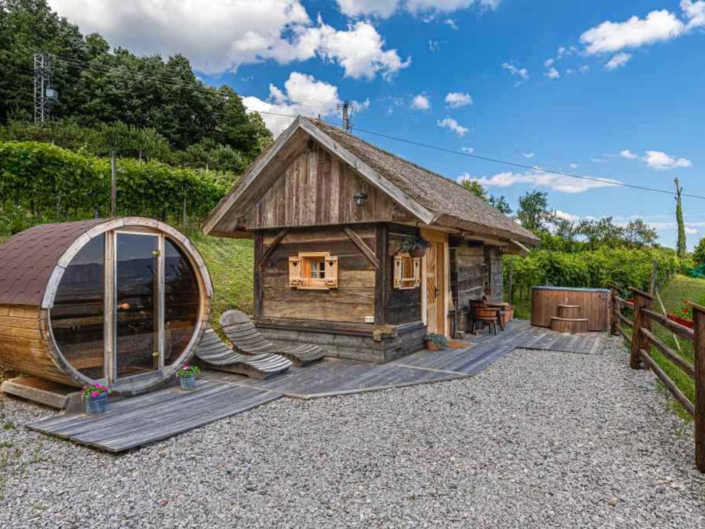 Hütte mit Whirpool und Sauna