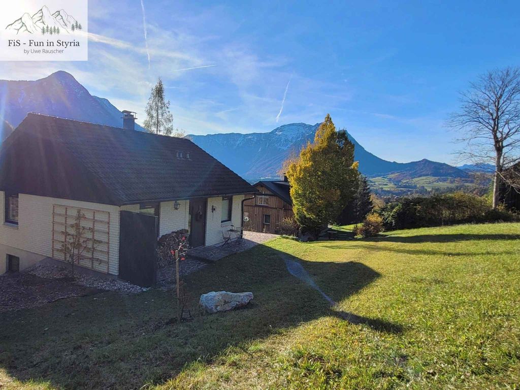 Ferienhaus in Hanglage mit sehr schöner Aussicht
