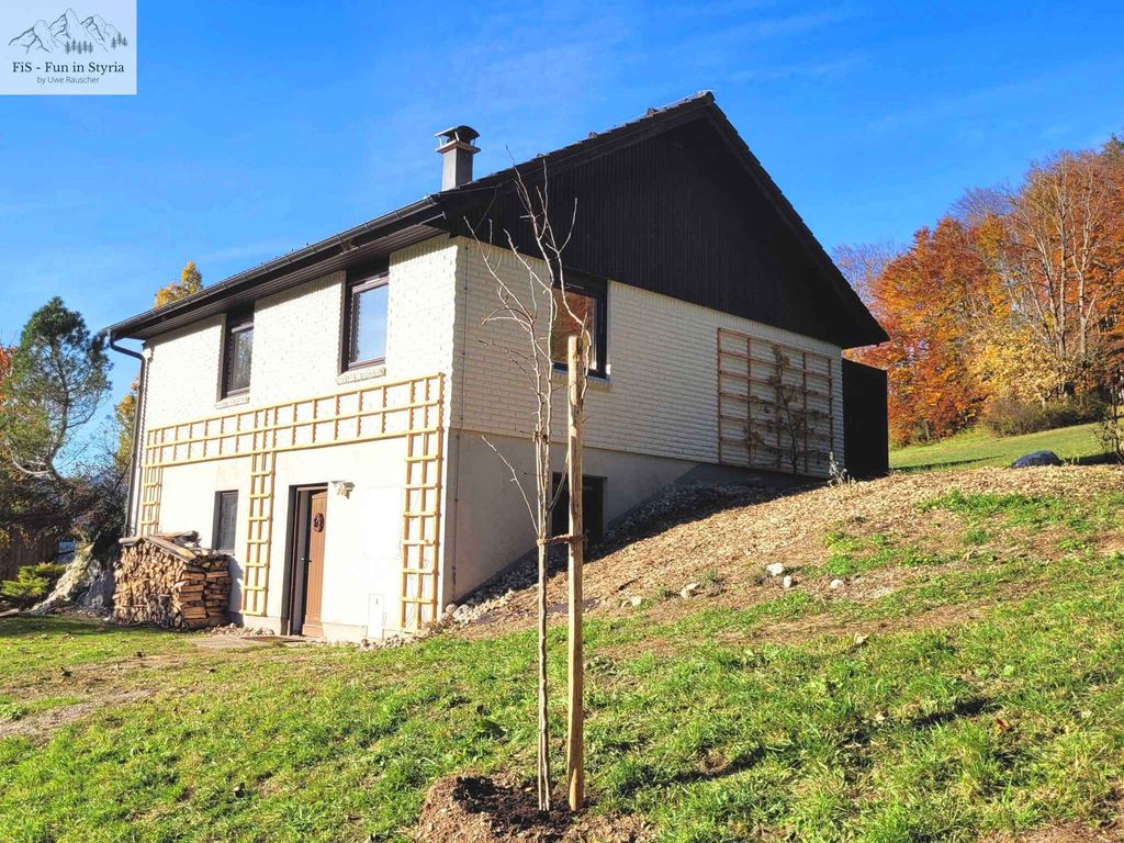 Ferienhaus in Hanglage mit sehr schöner Aussicht