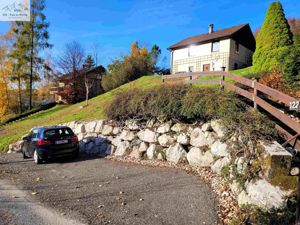 Ferienhaus in Hanglage mit sehr schöner Aussicht