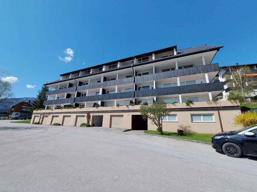Ferienwohnung mit Blick über den Ort auf die Berge