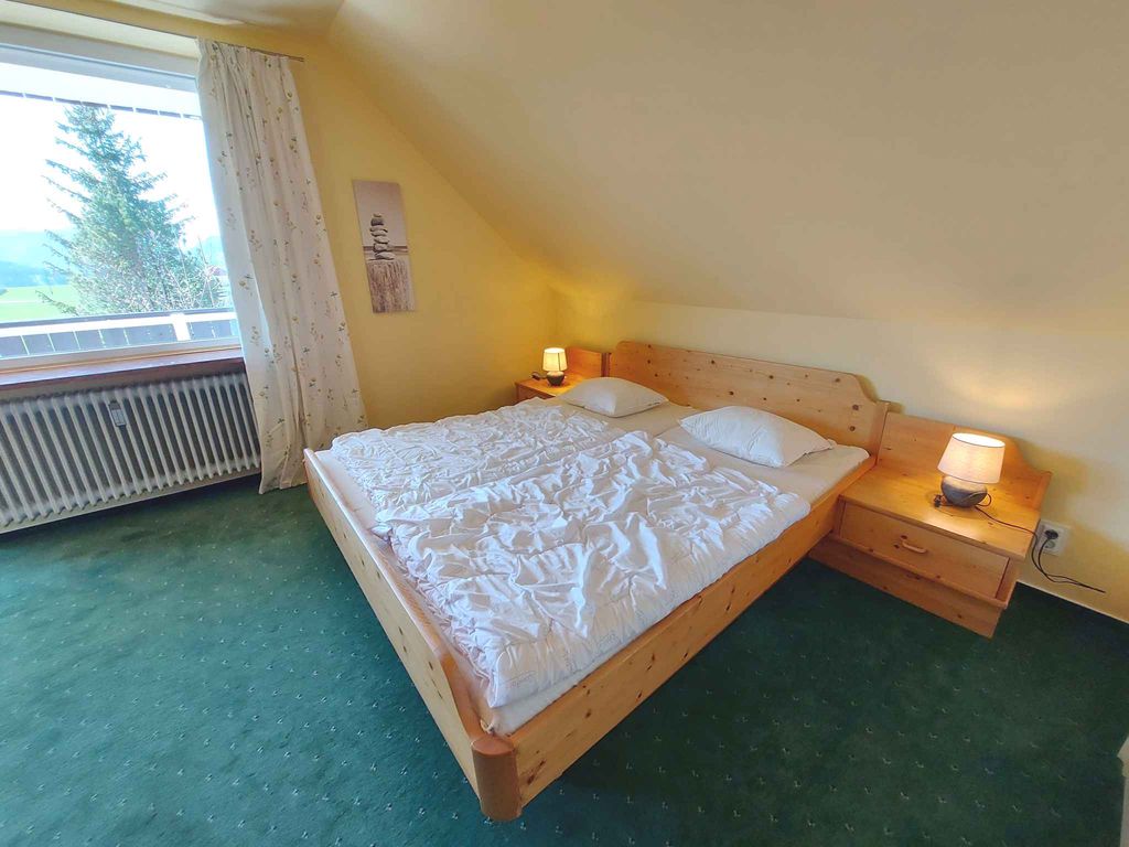 Ferienwohnung mit Blick über den Ort auf die Berge