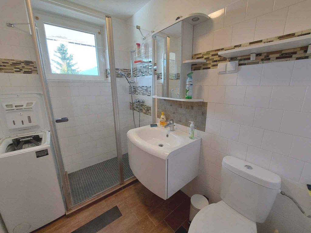 Ferienwohnung mit Blick über den Ort auf die Berge