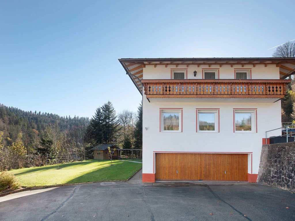 Ferienwohnung mit Balkon im typischen Landesstyl