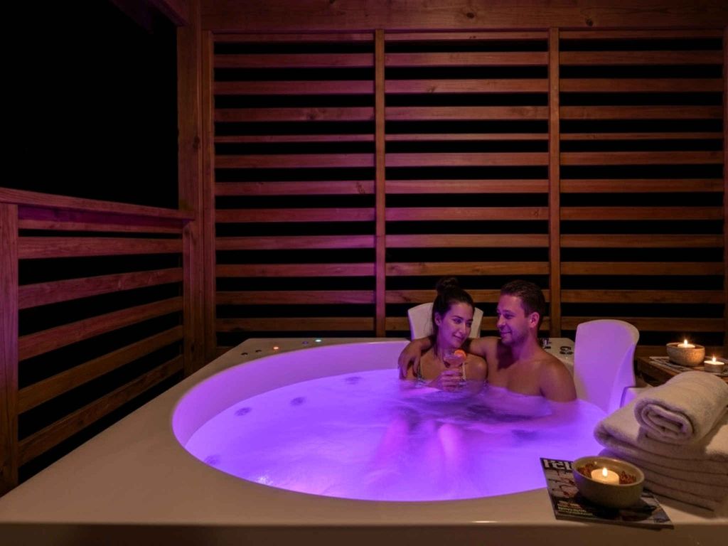 Bungalow Mit eigenem Whirlpool