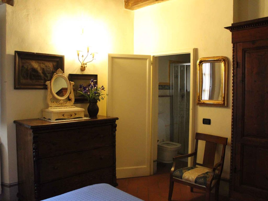 Ferienwohnung mit Schwimmbad und Parkplatz