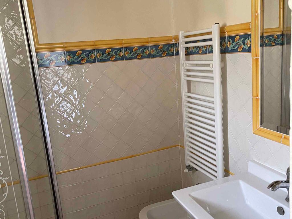 Ferienwohnung mit Schwimmbad und Parkplatz