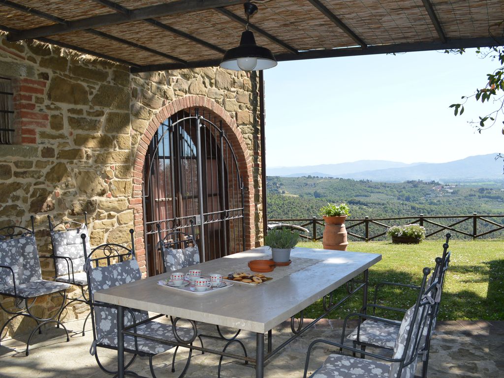 Villa mit Pool und Garten
