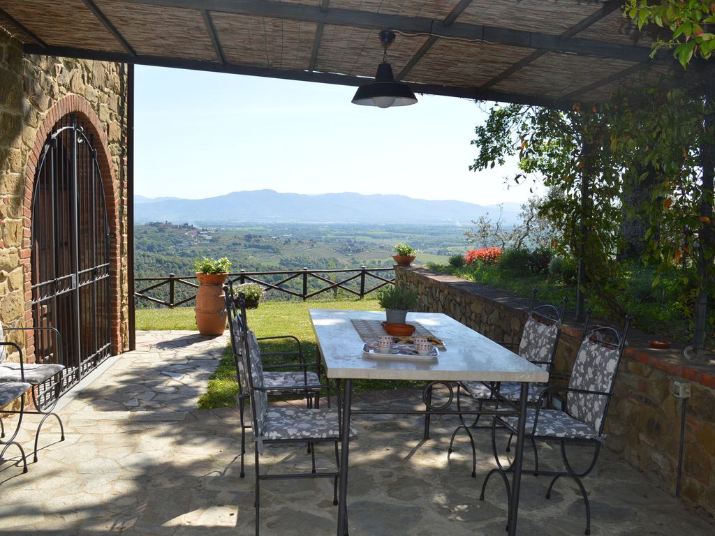 Villa mit Pool und Garten