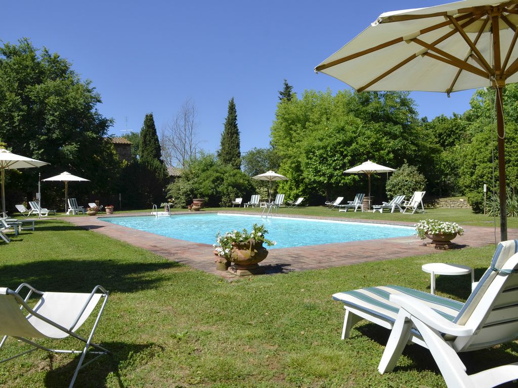 Villa mit Aussenpool und WLAN