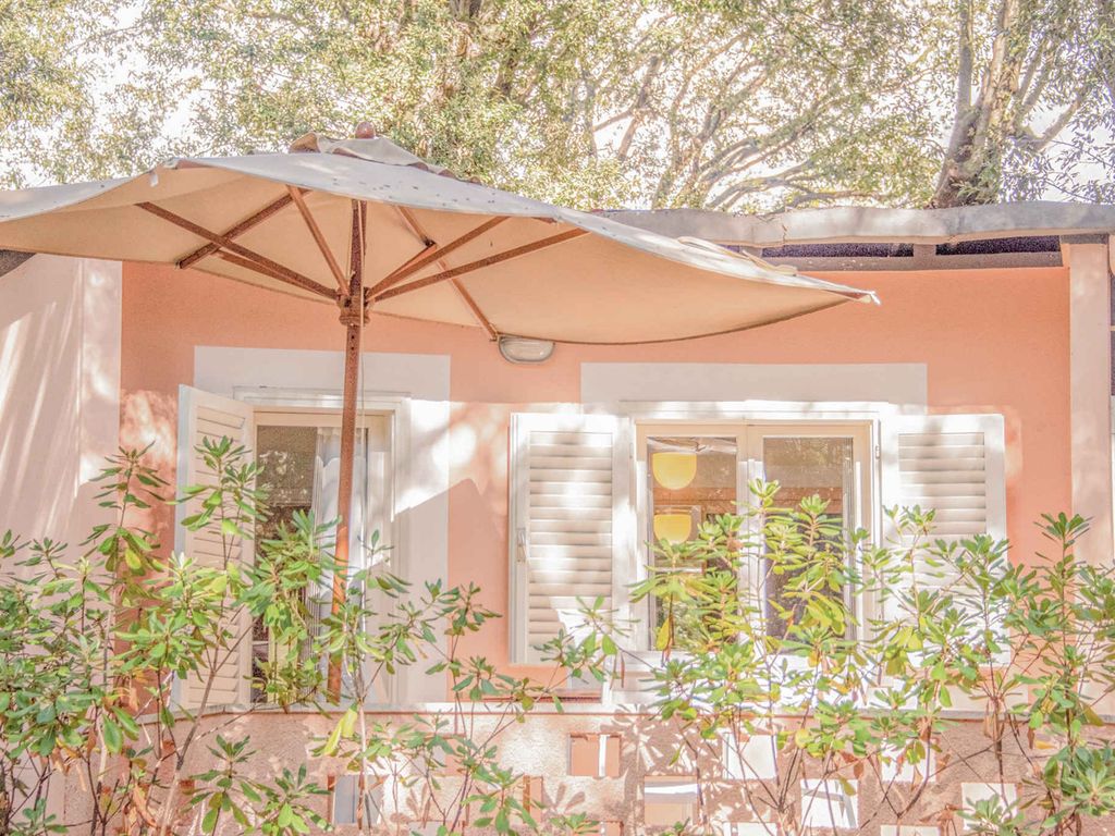 Villa mit Terrasse und Klimaanlage