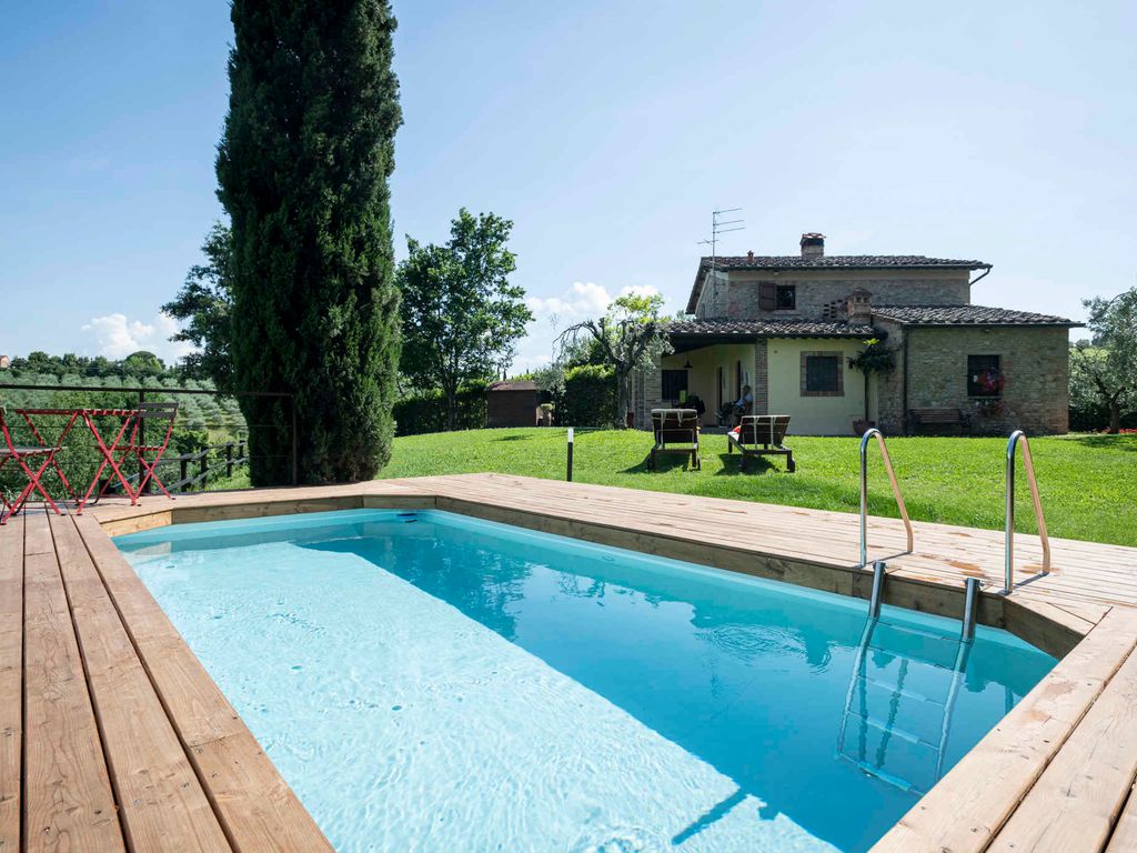 Ferienhaus mit Garten und Pool