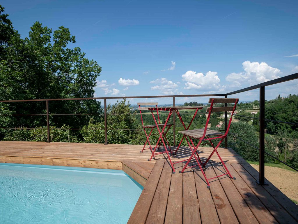 Ferienhaus mit Garten und Pool