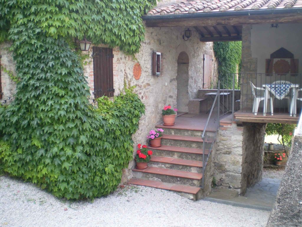 Ferienwohnung mit einer Terrasse und Parkplatz