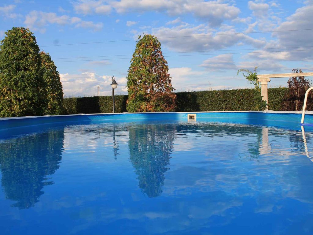 Ferienhaus mit Pool und Klimanlage