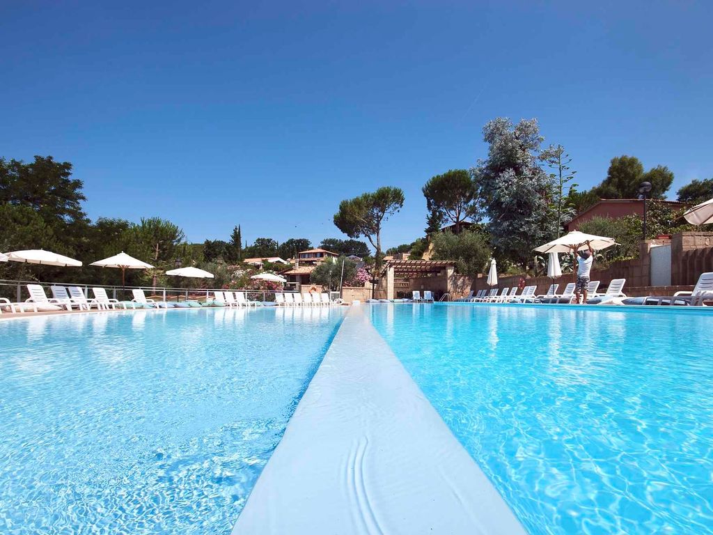 Ferienwohnung mit Pool und Terrasse